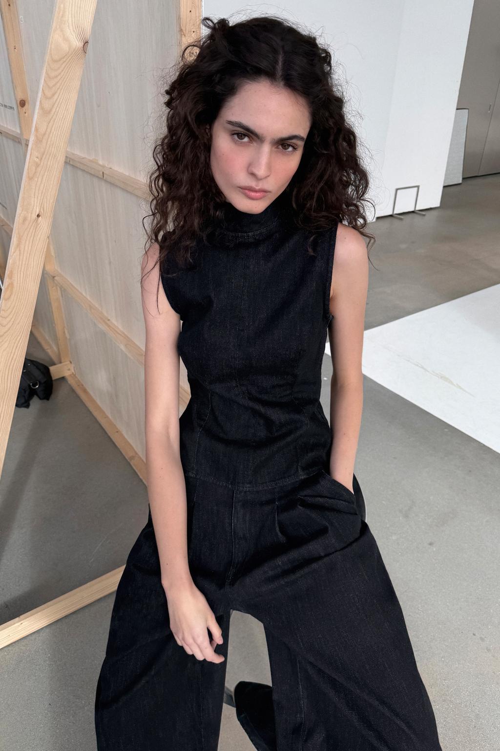 ДЖИНСОВЫЙ ТОП TRF С ГОРЛОВИНОЙ ХАЛТЕР И ЗАВЯЗКАМИ