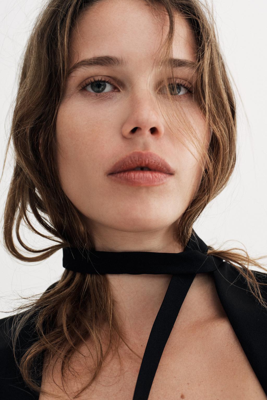 КОРОТКОЕ ПЛАТЬЕ С ЗАВЯЗКАМИ