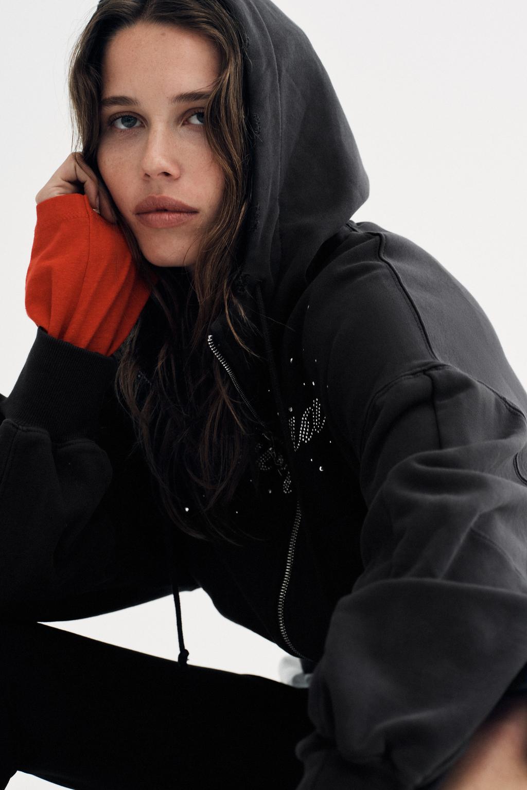 ТОЛСТОВКА С БЛЕСТЯЩЕЙ НАДПИСЬЮ