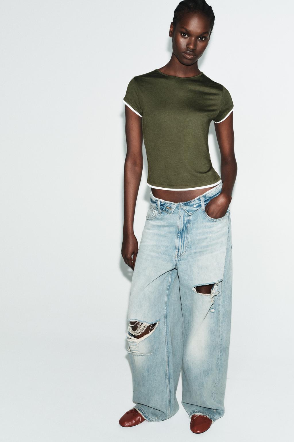 ФУТБОЛКА С КОНТРАСТНЫМИ ДЕТАЛЯМИ