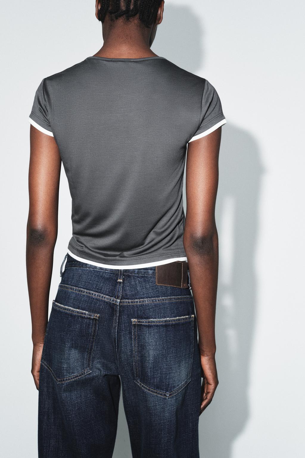 ФУТБОЛКА С КОНТРАСТНЫМИ ДЕТАЛЯМИ