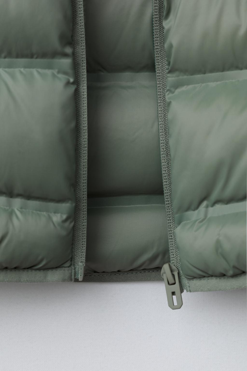 ЛЕГКИЙ ЖИЛЕТ С КАПЮШОНОМ WATER REPELLENT