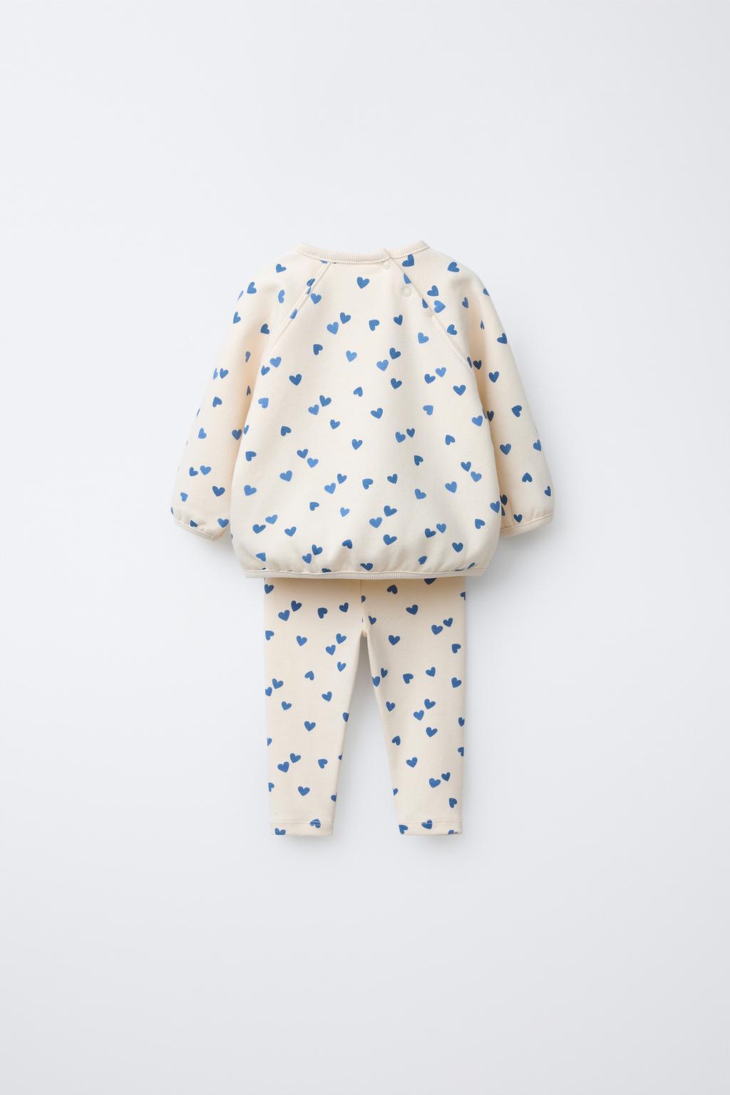 КОМПЛЕКТ ИЗ ТОЛСТОВКИ И ЛЕГИНСОВ С ВЫШИТЫМИ СЕРДЦАМИ