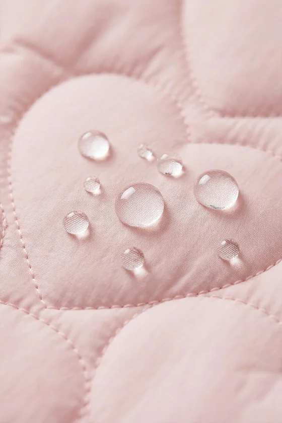 СТЕГАНАЯ КУРТКА С СЕРДЦАМИ WATER REPELLENT