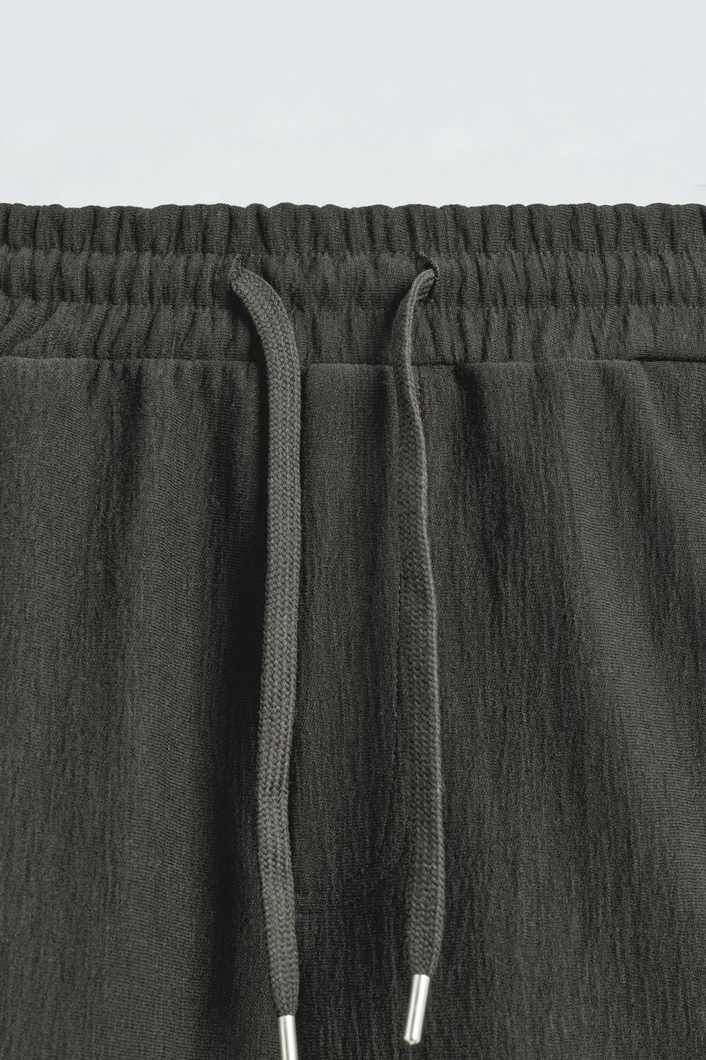 ШОРТЫ-ДЖОГГЕРЫ ИЗ РЕЛЬЕФНОЙ ТКАНИ