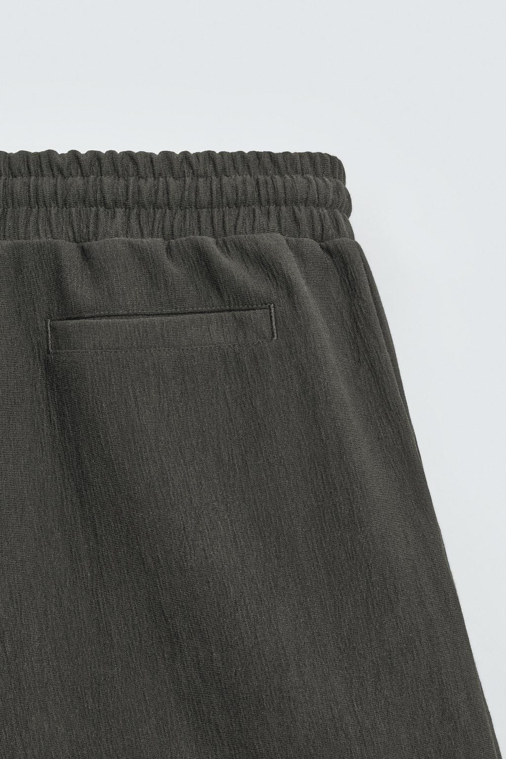 ШОРТЫ-ДЖОГГЕРЫ ИЗ РЕЛЬЕФНОЙ ТКАНИ