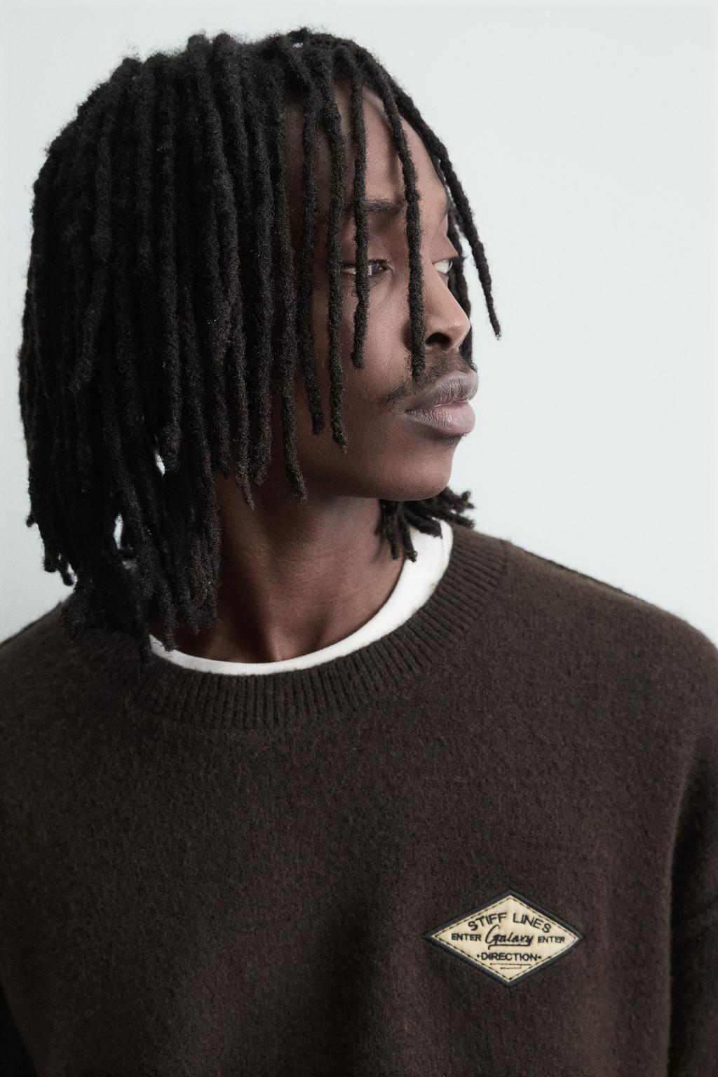 ЖАККАРДОВЫЙ СВИТЕР С НАДПИСЬЮ