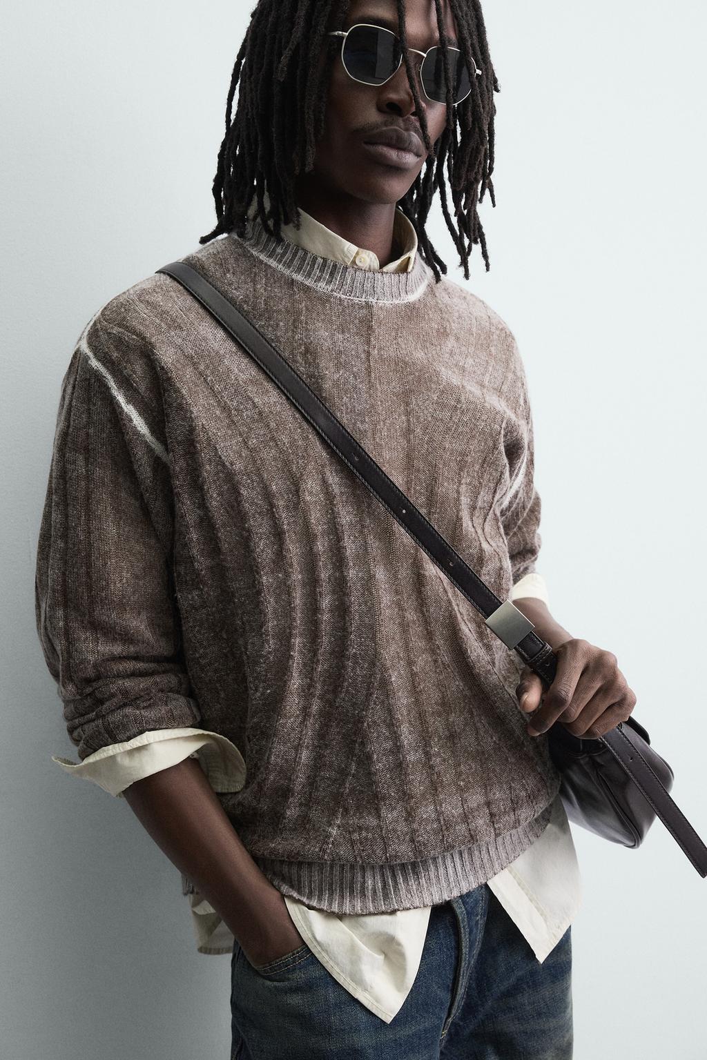 ЖАККАРДОВЫЙ СВИТЕР С АБСТРАКТНЫМ УЗОРОМ