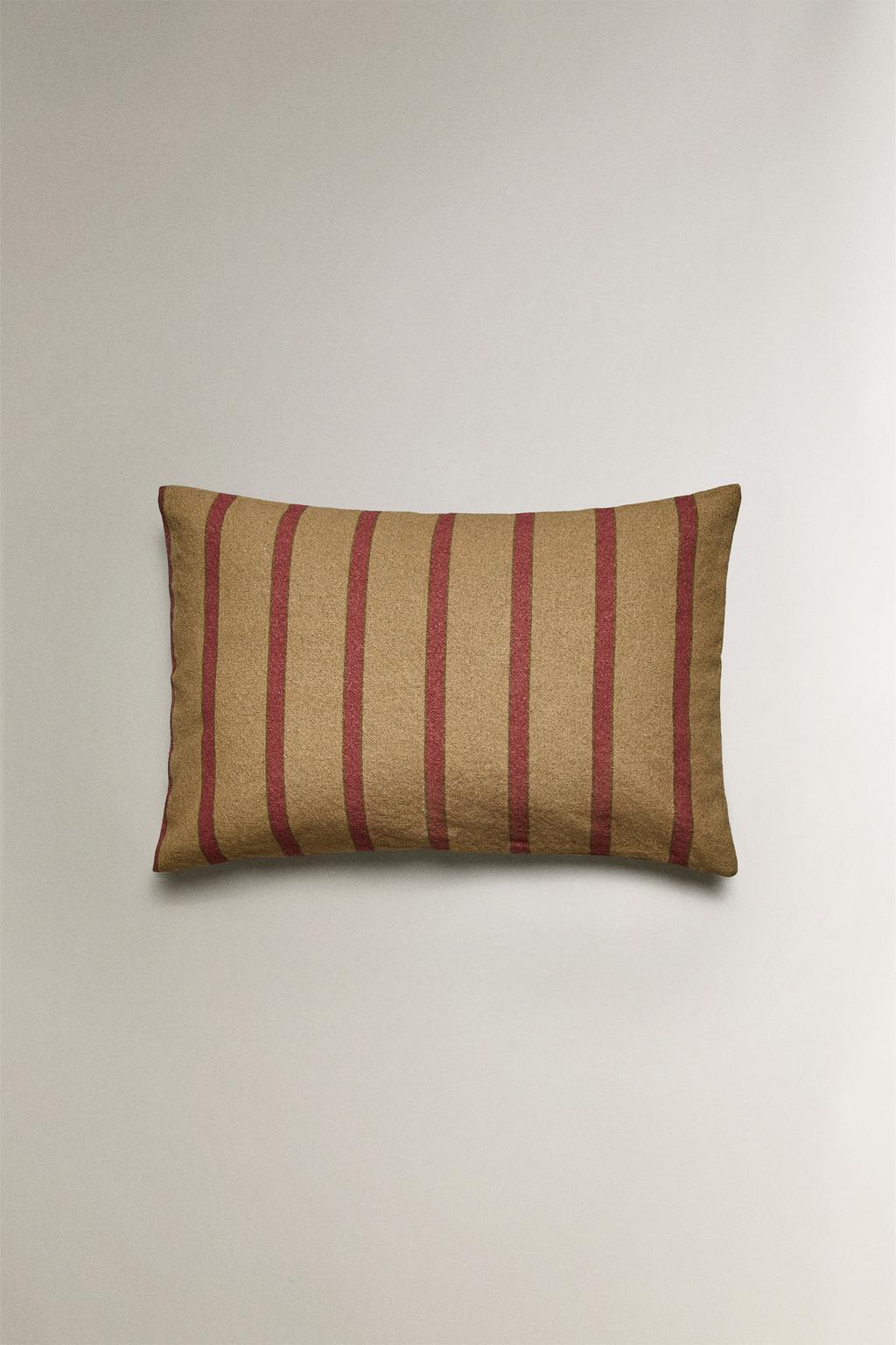 Чехол на подушку в полоску