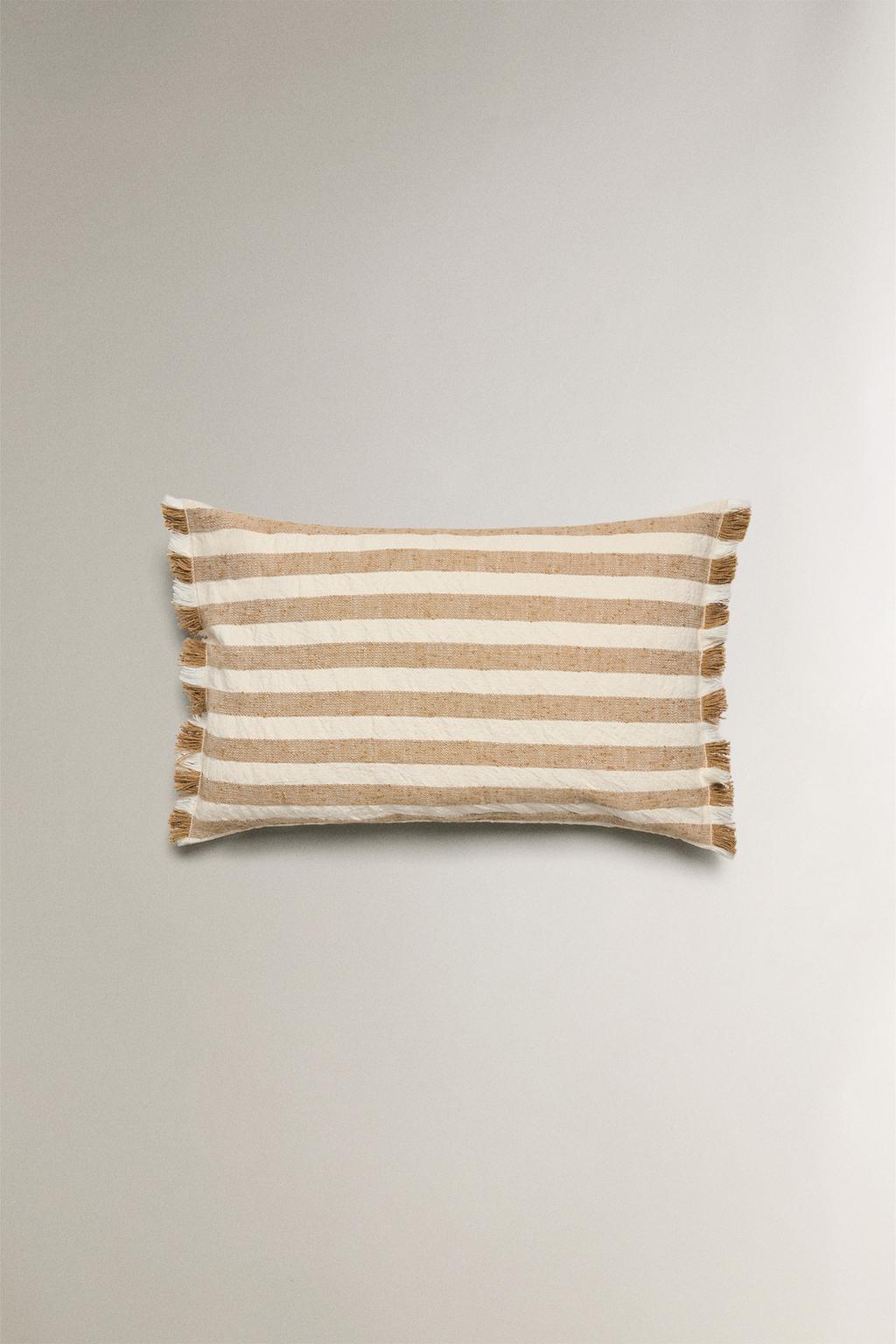 Чехол на подушку в полоску
