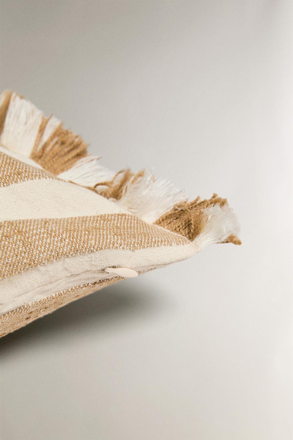 Чехол на подушку в полоску