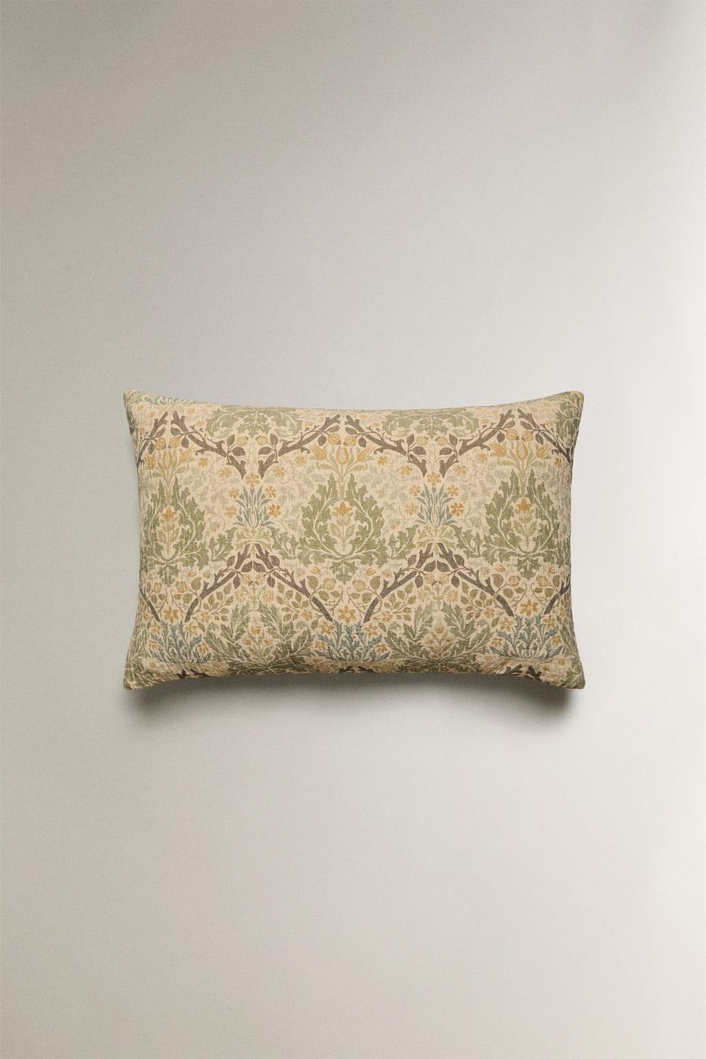 Подушка с цветочным узором morris & co.