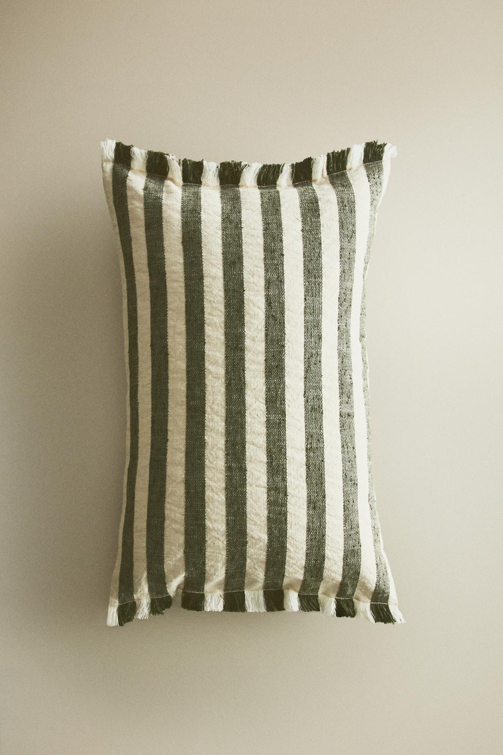 Чехол на подушку в полоску