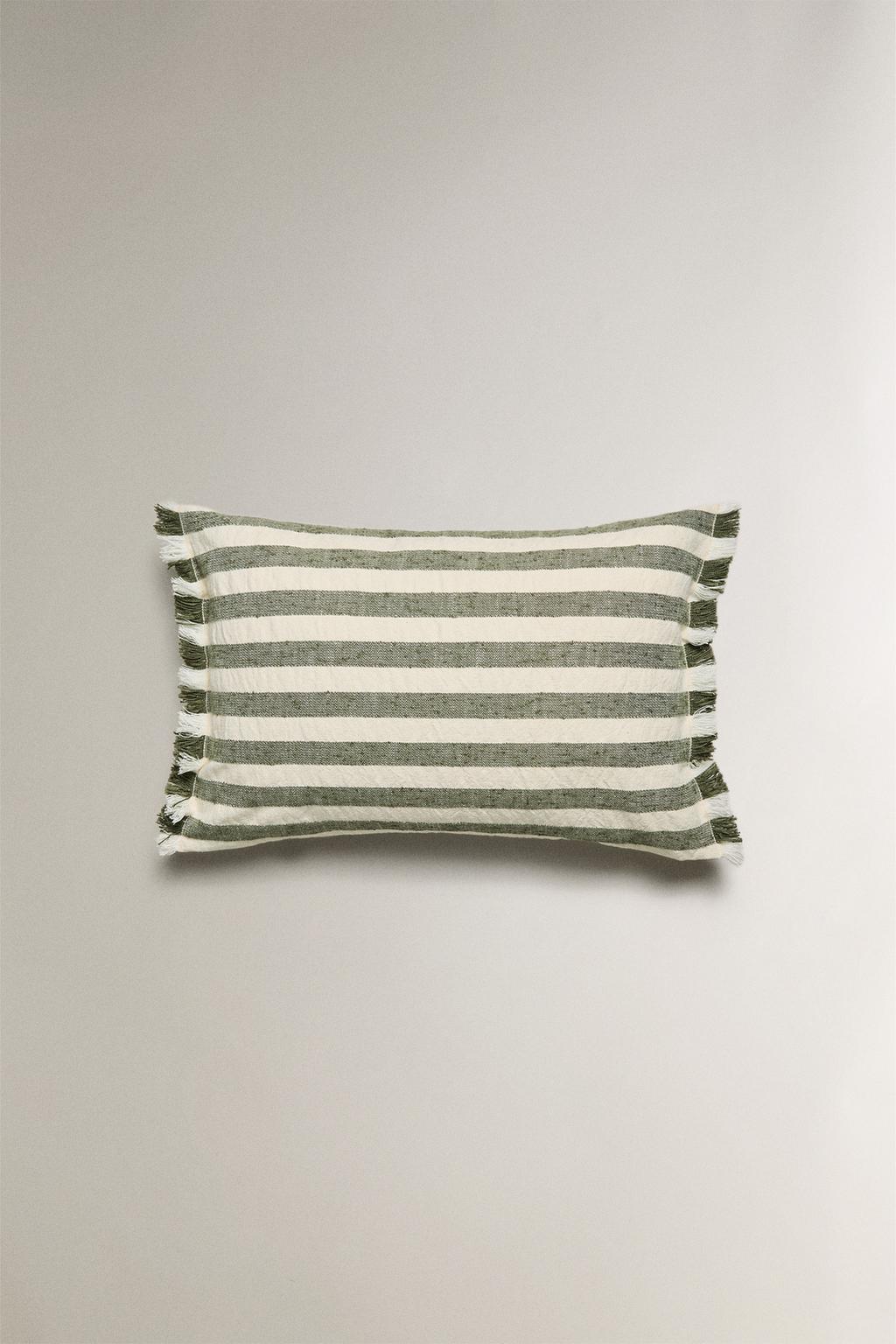 Чехол на подушку в полоску