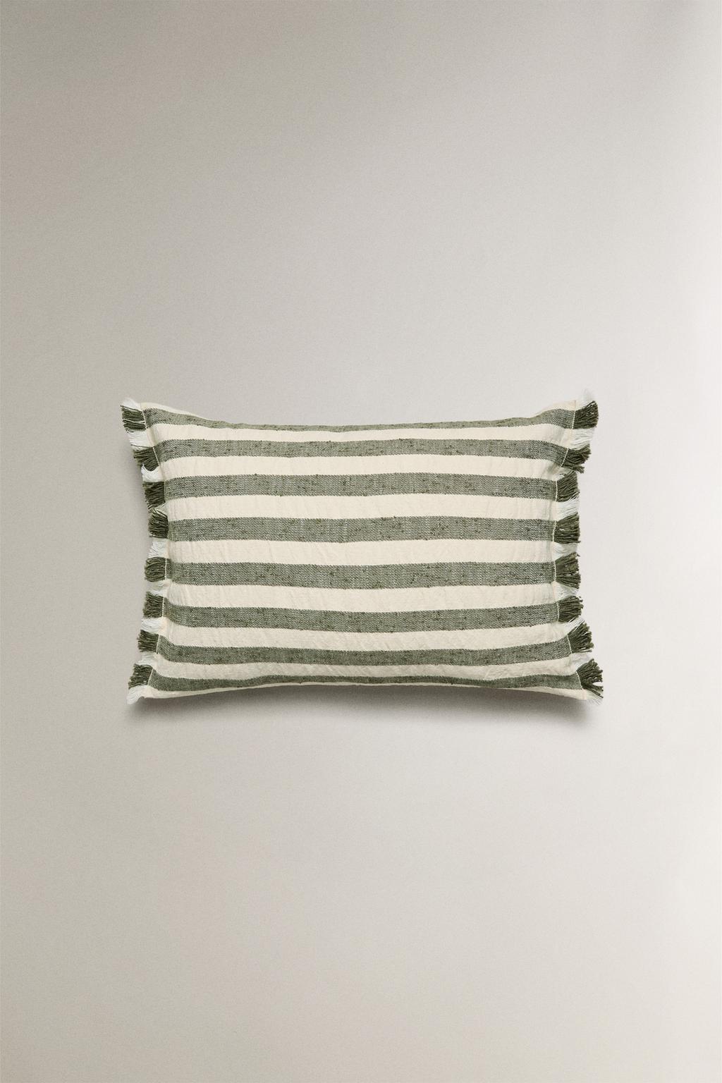 Чехол на подушку в полоску