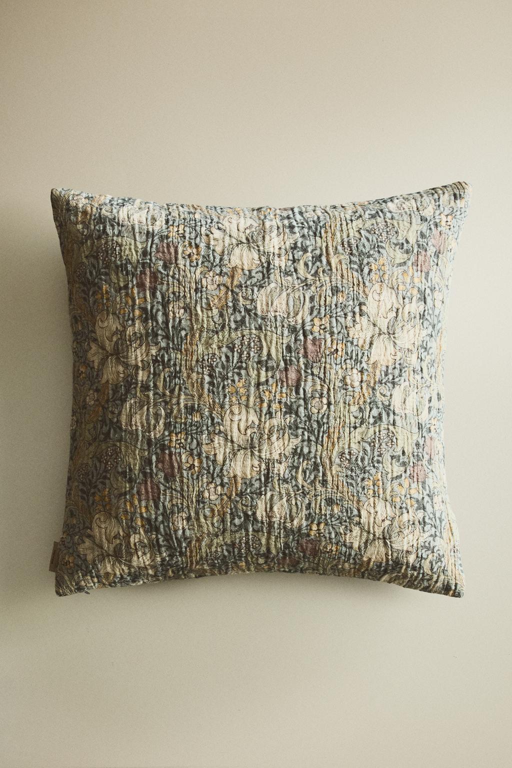 Чехол для подушки с рисунком листьев от morris & co.