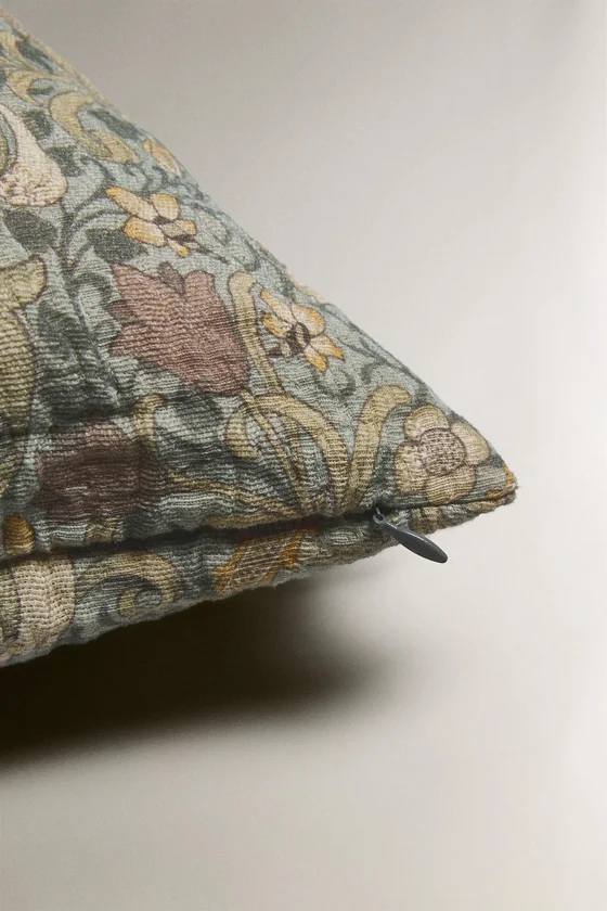 Чехол для подушки с рисунком листьев от morris & co.
