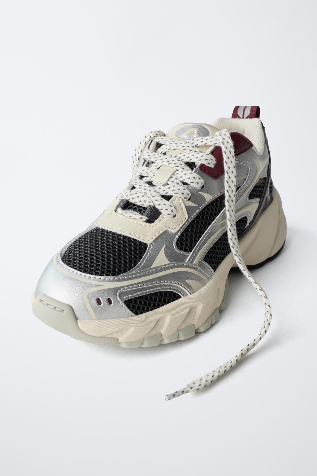 СПОРТИВНЫЕ КРОССОВКИ С СЕТЧАТЫМИ ДЕТАЛЯМИ