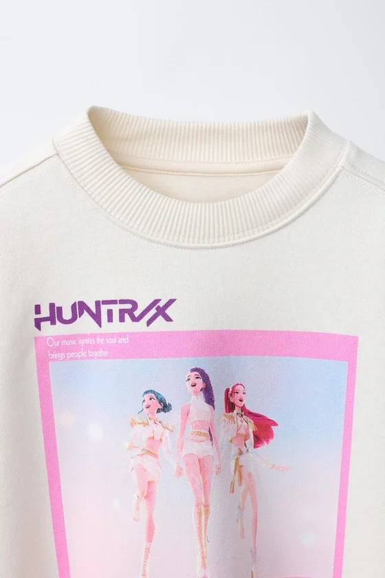 ТОЛСТОВКА С ПРИНТОМ KPOP DEMON HUNTERS™ NETFLIX ©