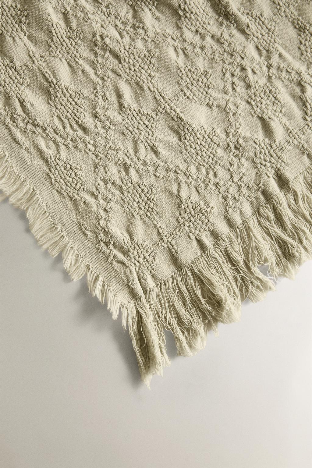 Плед с жаккардовым узором «алмазы»