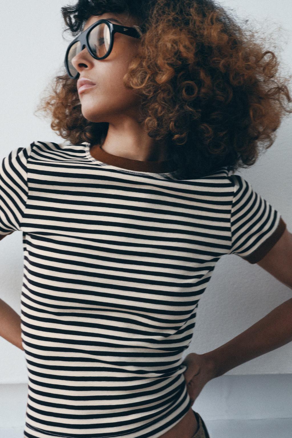 ФУТБОЛКА В ПОЛОСКУ С КОРОТКИМ РУКАВОМ