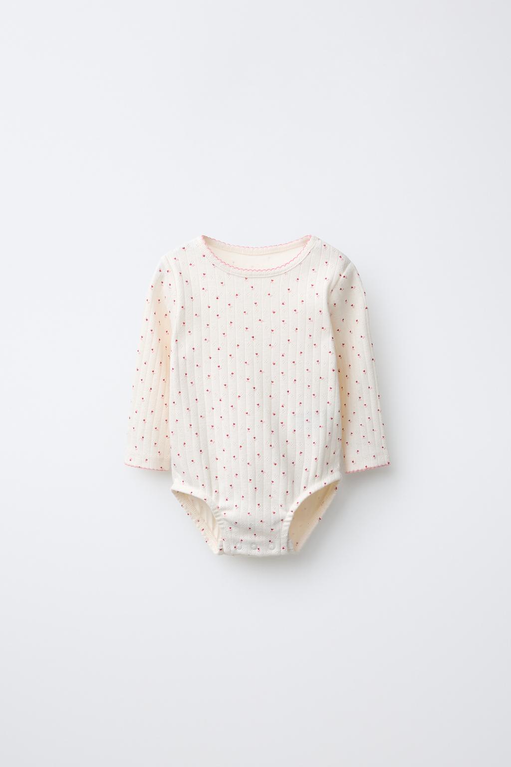 КОМПЛЕКТ ИЗ КАРДИГАНА, БОДИ И ЛЕГИНСОВ С ПРИНТОМ «СЕРДЦА»