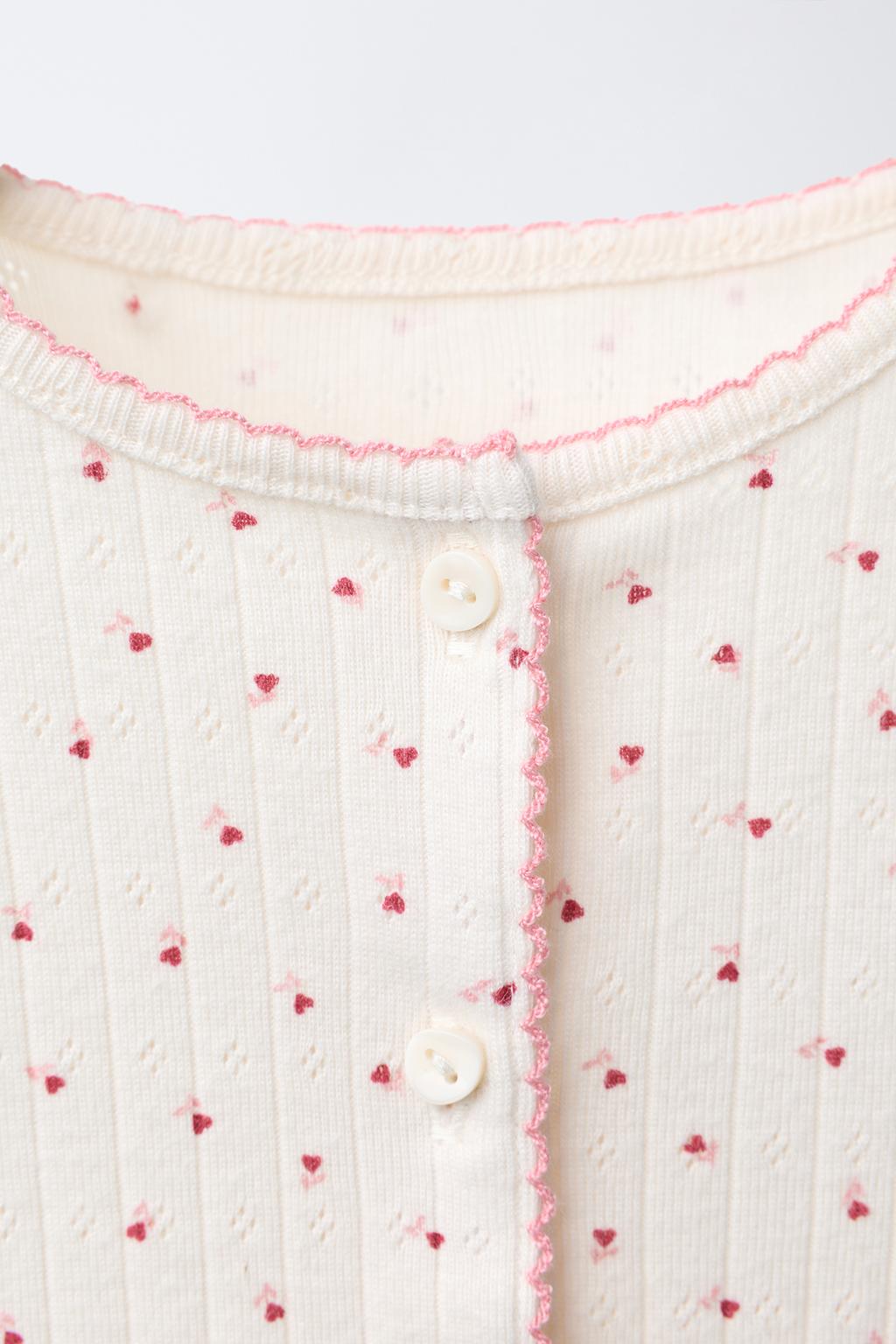 КОМПЛЕКТ ИЗ КАРДИГАНА, БОДИ И ЛЕГИНСОВ С ПРИНТОМ «СЕРДЦА»