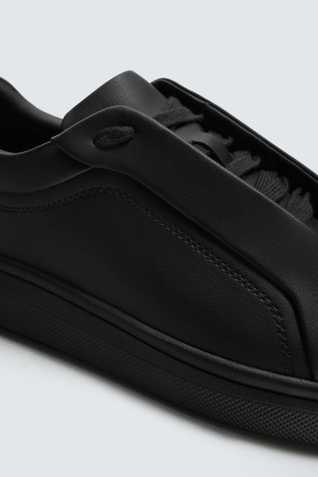 КРОССОВКИ НА ОБЪЕМНОЙ ПОДОШВЕ