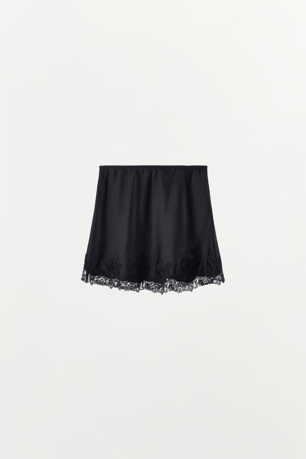 АТЛАСНАЯ МИНИ-ЮБКА С КРУЖЕВОМ