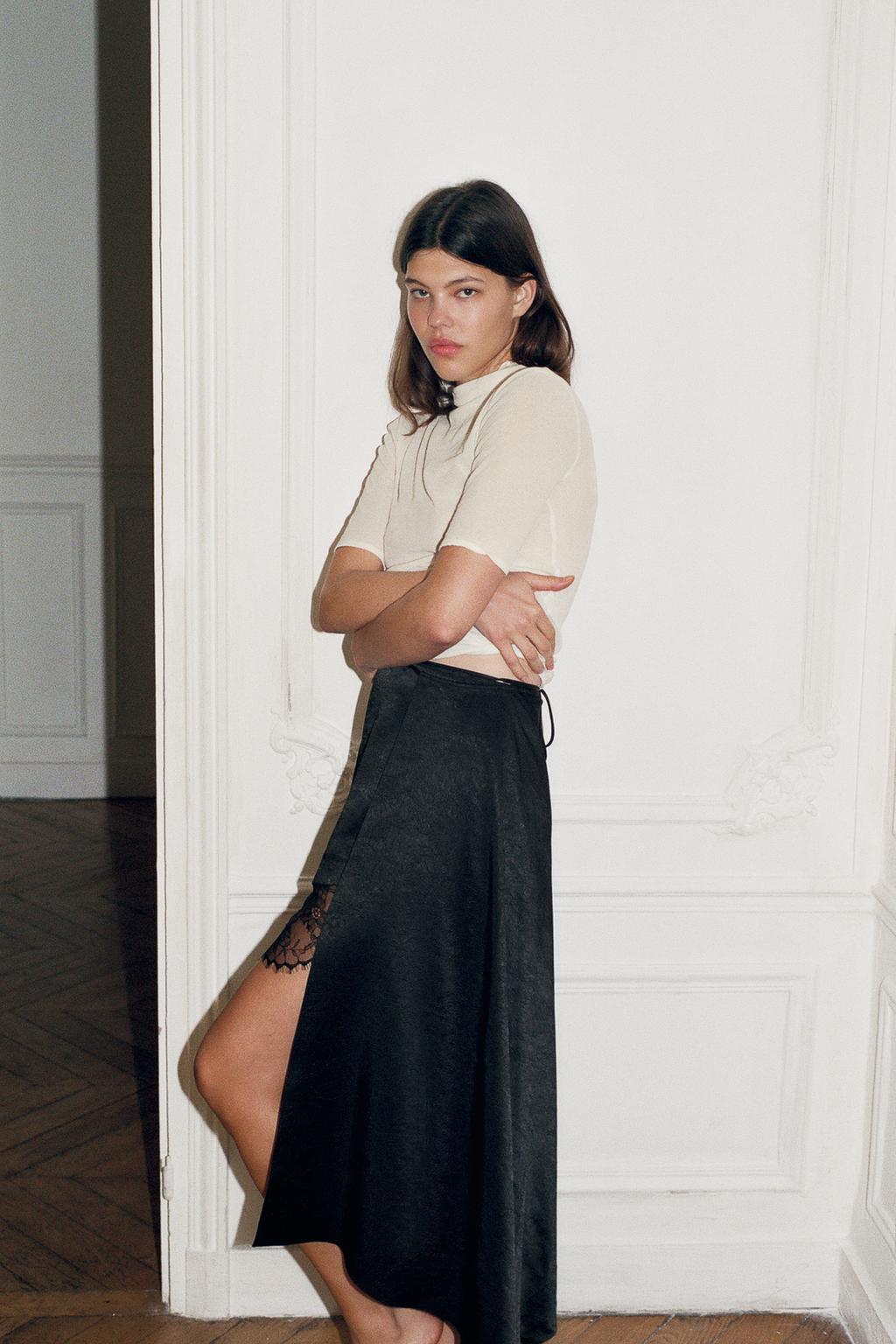 ЮБКА МИДИ С ЭФФЕКТОМ ЖАТКИ И КРУЖЕВОМ