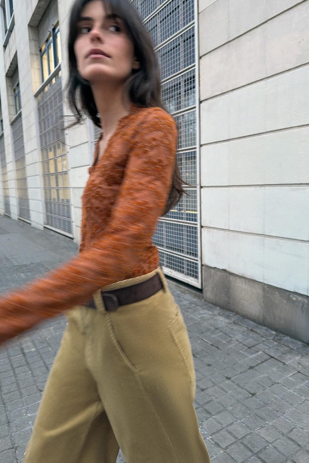 КРУЖЕВНОЙ ТОП С ПУГОВИЦАМИ