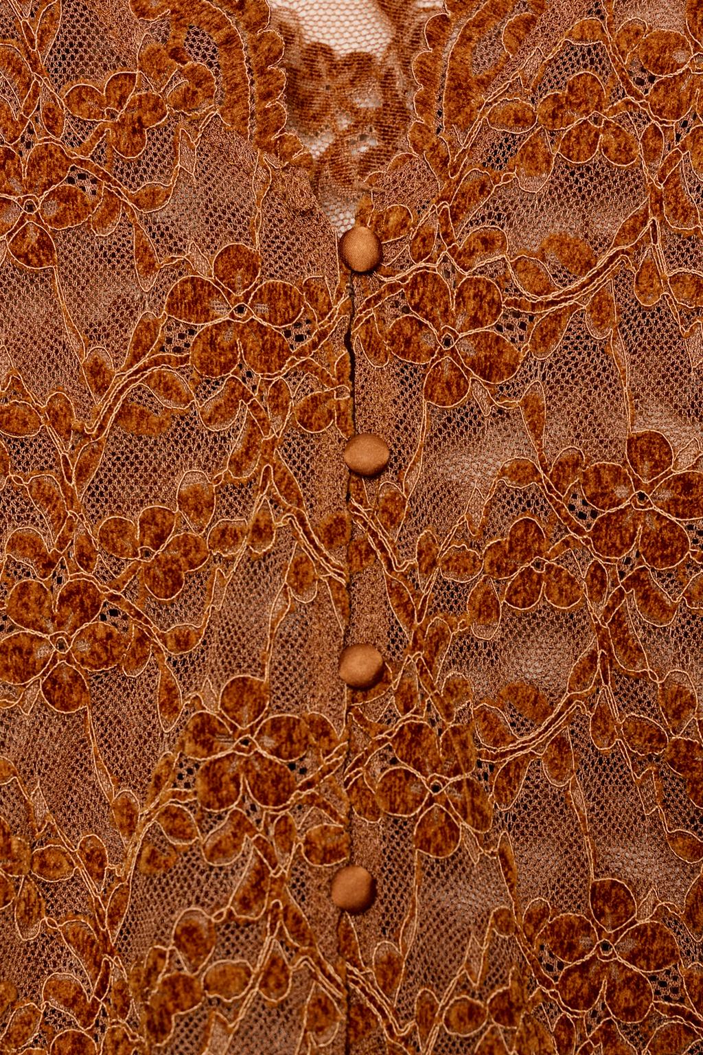 КРУЖЕВНОЙ ТОП С ПУГОВИЦАМИ