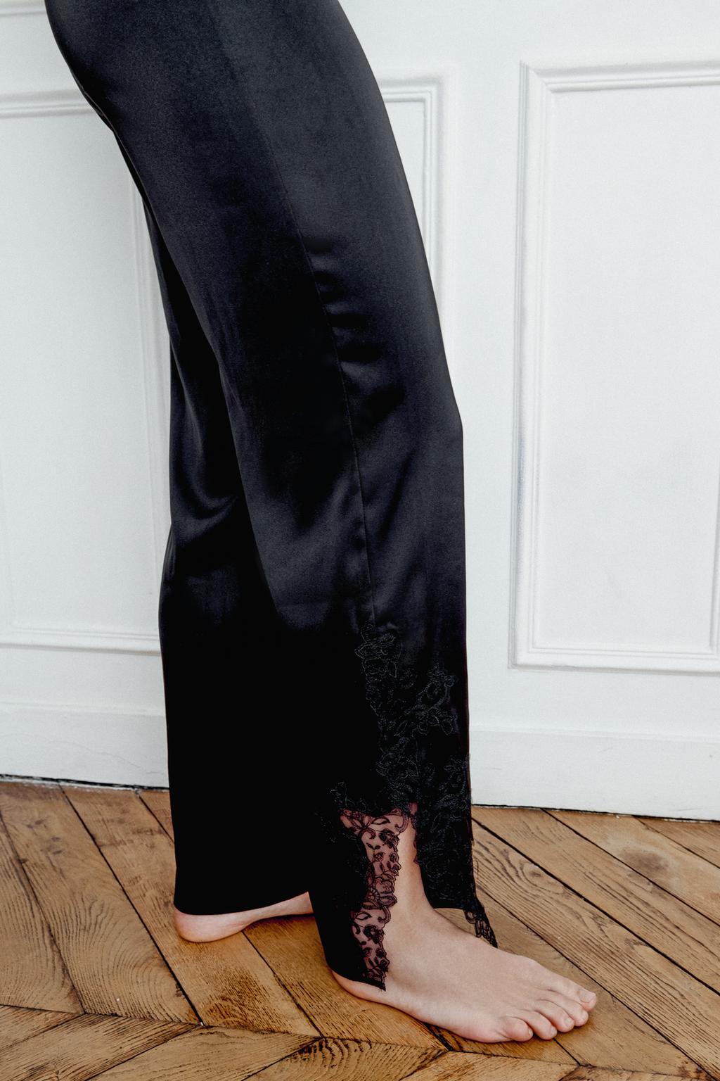 АТЛАСНЫЕ БРЮКИ С КРУЖЕВОМ