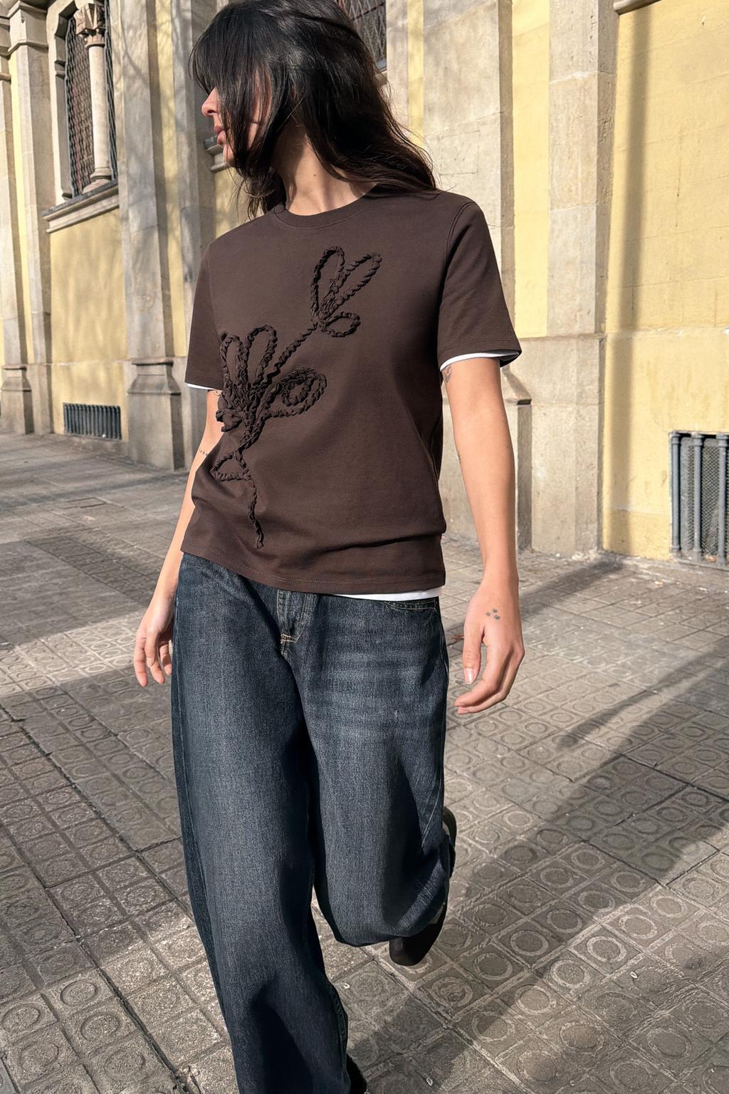 ФУТБОЛКА С РЕЛЬЕФНЫМИ БАНТАМИ