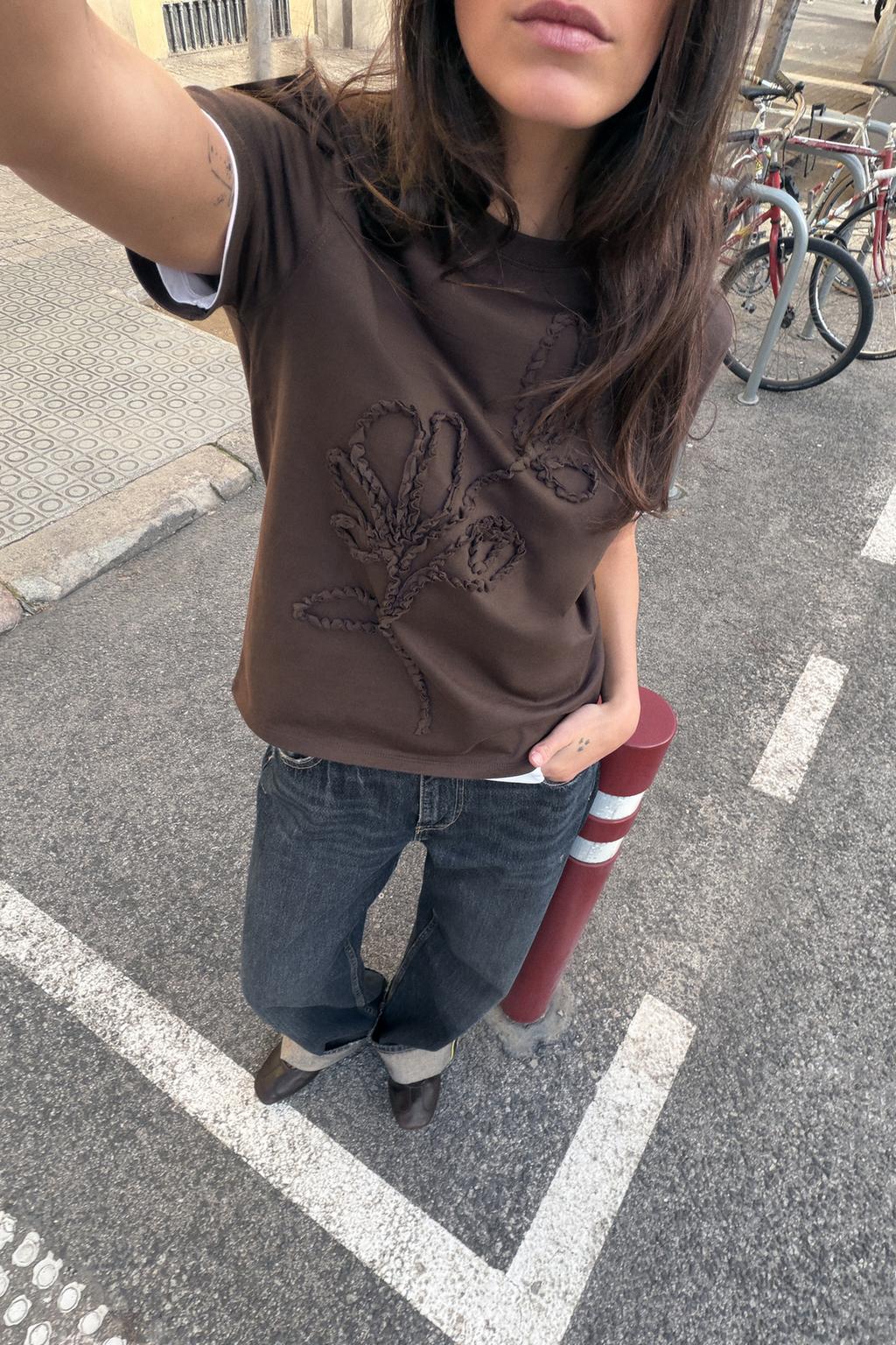 ФУТБОЛКА С РЕЛЬЕФНЫМИ БАНТАМИ