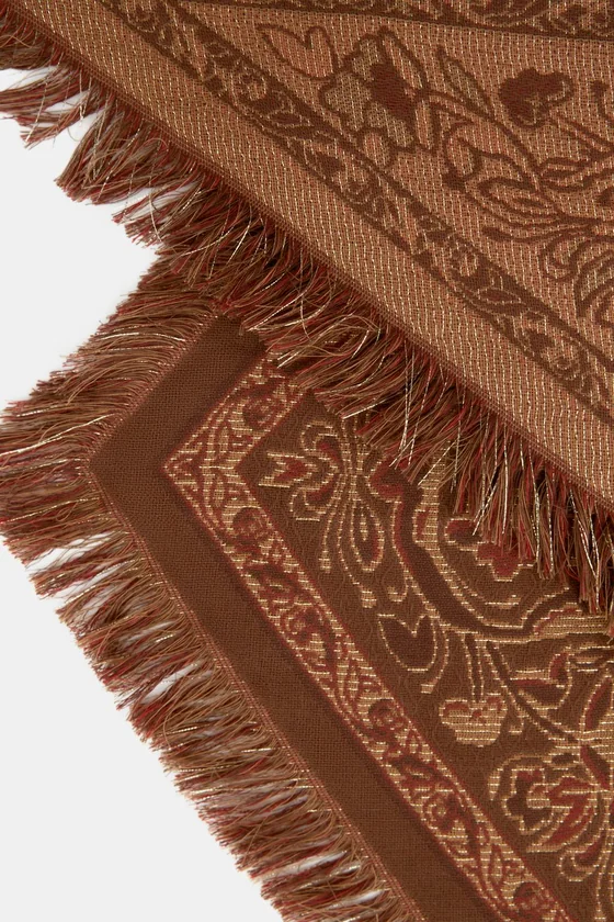 ТРЕУГОЛЬНЫЙ ЖАККАРДОВЫЙ ШАРФ
