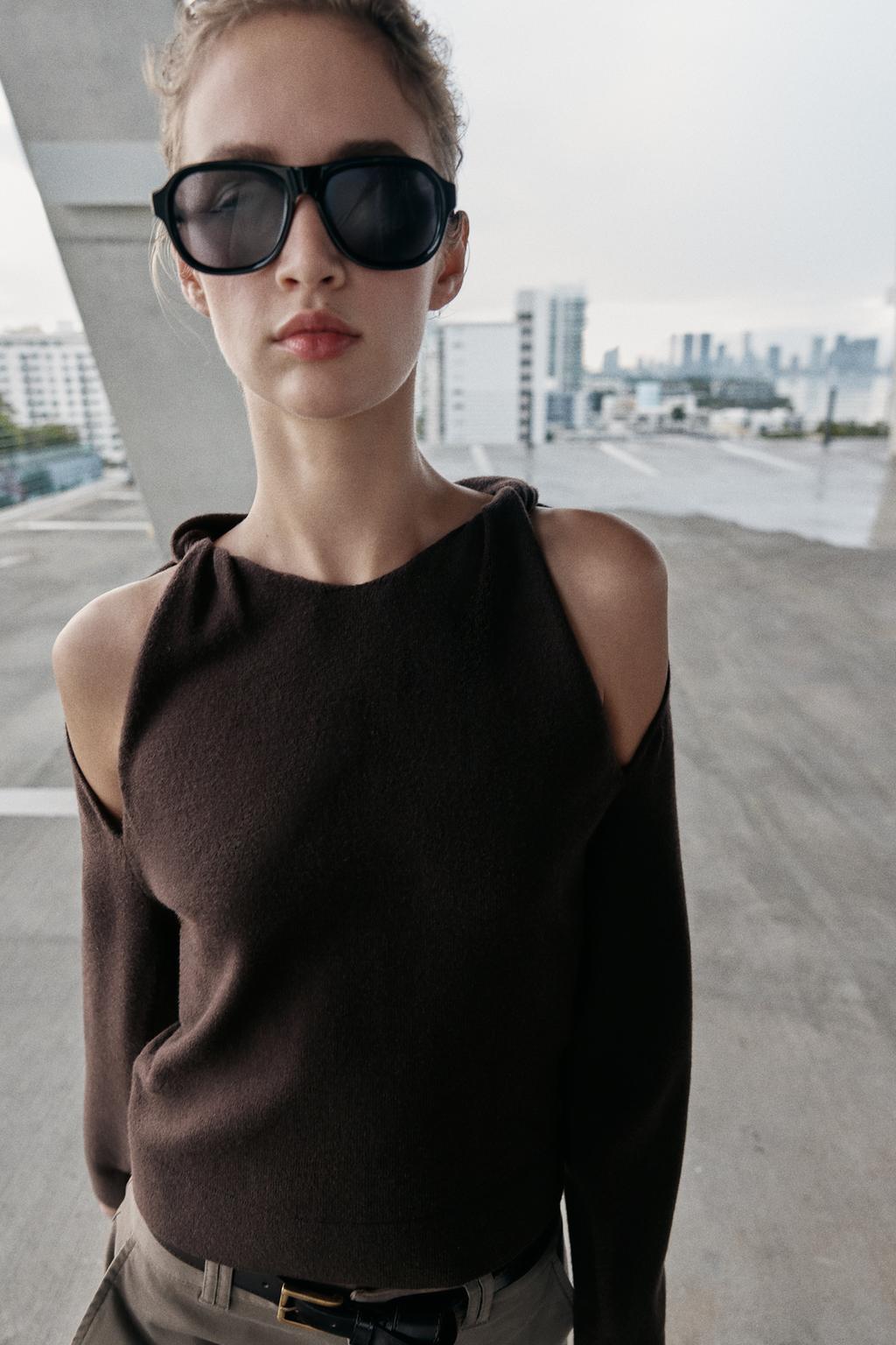 СВИТЕР С ВЫРЕЗАМИ