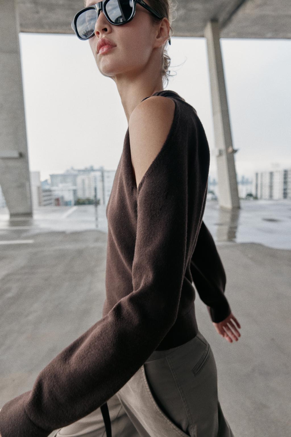 СВИТЕР С ВЫРЕЗАМИ