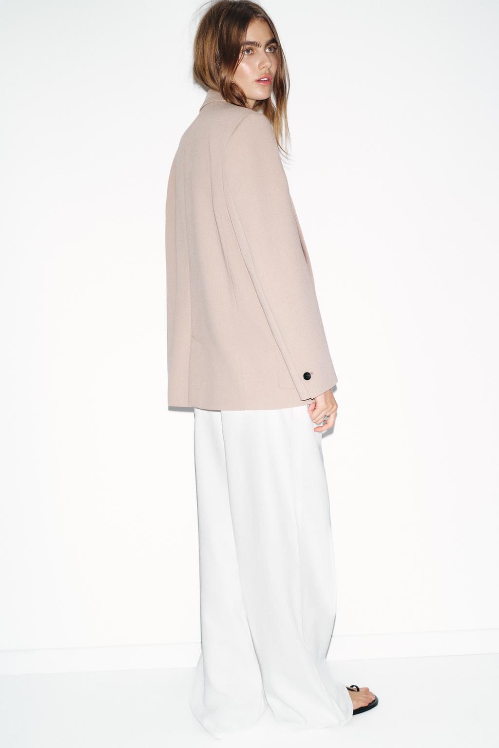 ПРЯМОЙ БЛЕЙЗЕР С ПОДПЛЕЧНИКАМИ