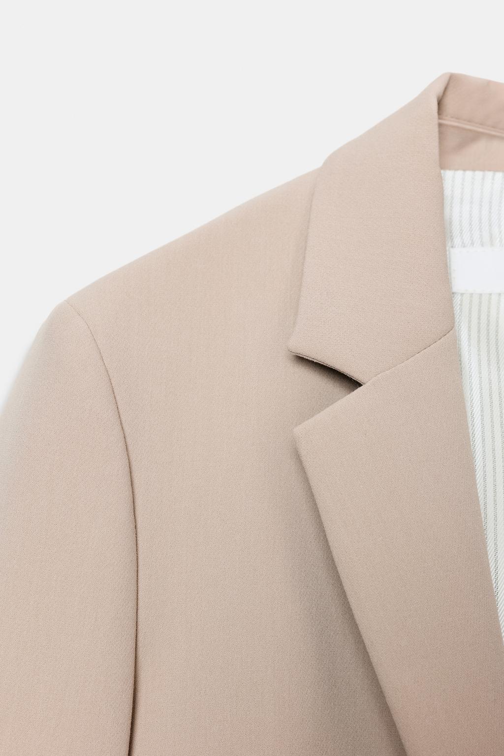 ПРЯМОЙ БЛЕЙЗЕР С ПОДПЛЕЧНИКАМИ