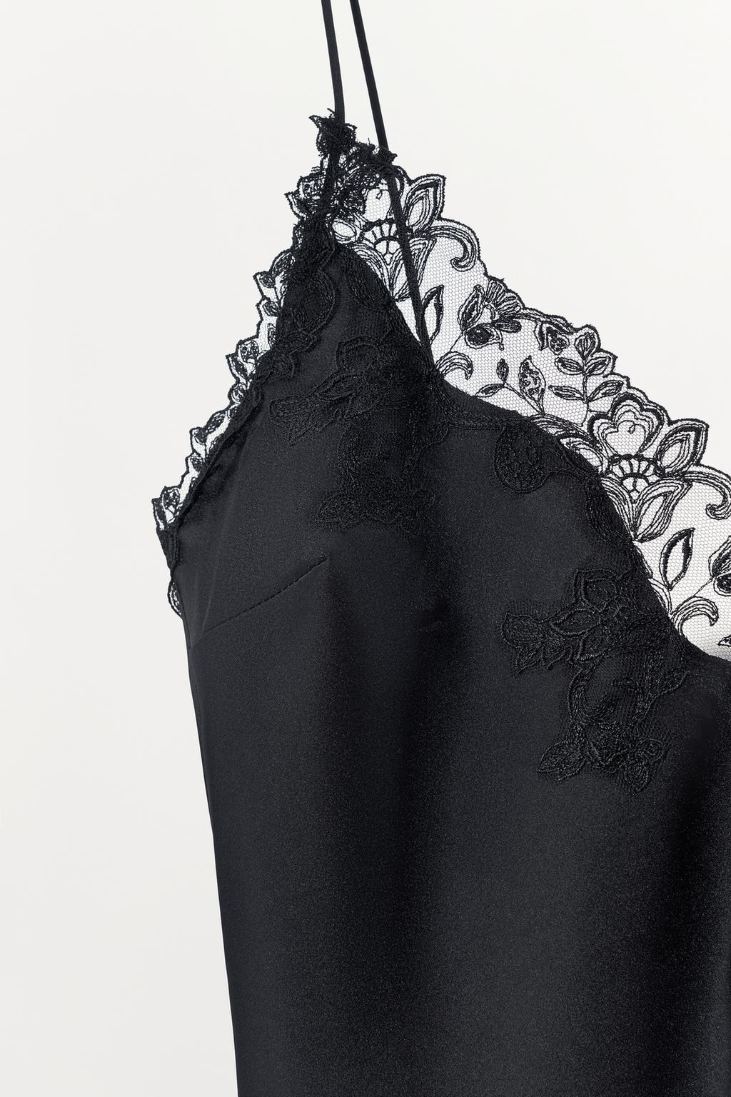 АТЛАСНЫЙ ТОП С КРУЖЕВОМ НА БРЕТЕЛЯХ