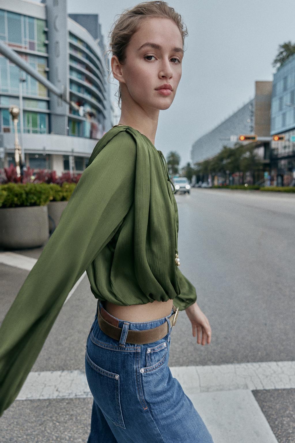 АТЛАСНАЯ БЛУЗА ОБЪЕМНОГО КРОЯ