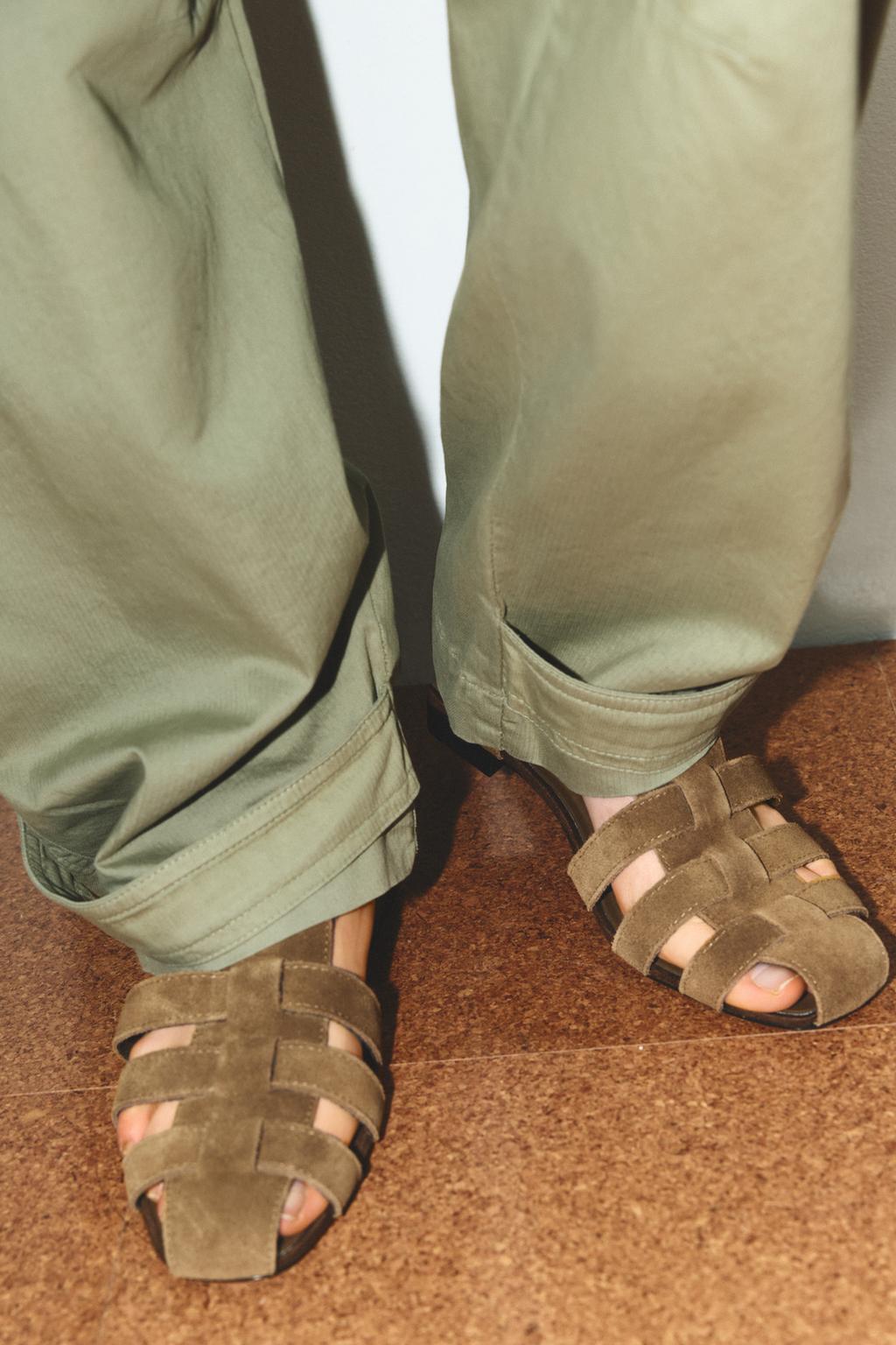 САНДАЛИИ ИЗ ЗАМШИ С РЕМЕШКАМИ