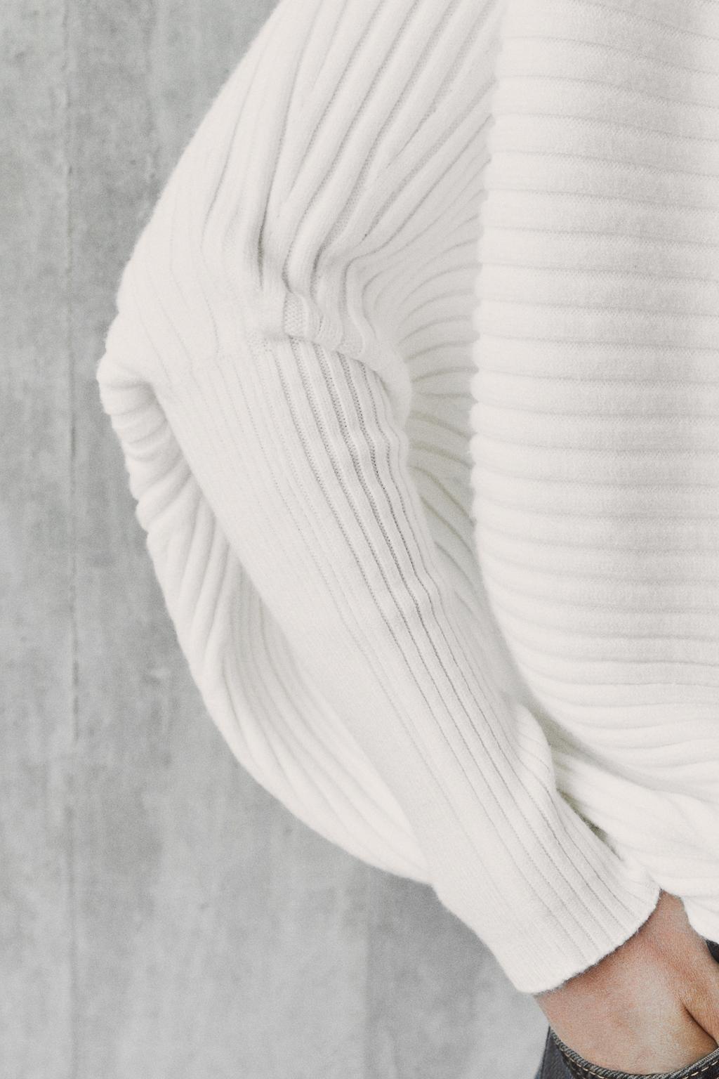 СВИТЕР ИЗ РЕЛЬЕФНОГО ТРИКОТАЖА С ОБЪЁМОМ