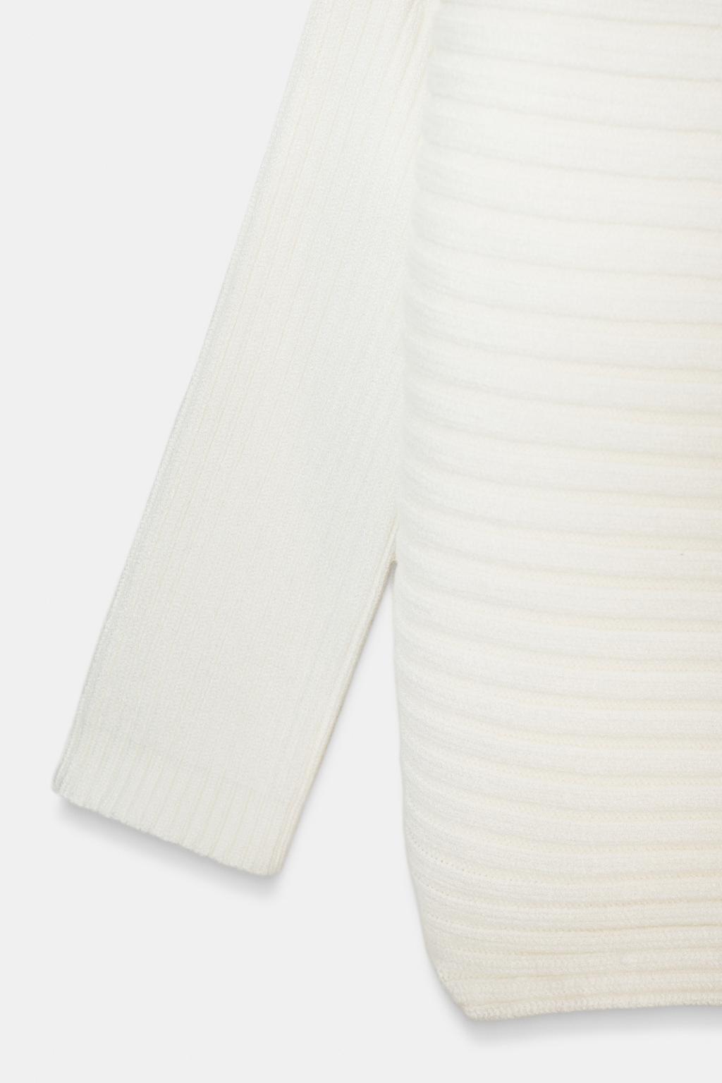 СВИТЕР ИЗ РЕЛЬЕФНОГО ТРИКОТАЖА С ОБЪЁМОМ