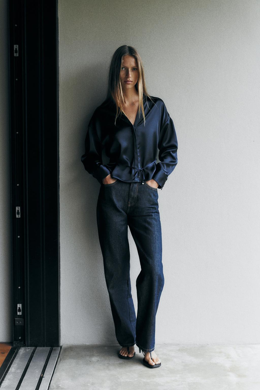 АТЛАСНАЯ БЛУЗКА С ТОНКИМ ПОЯСОМ