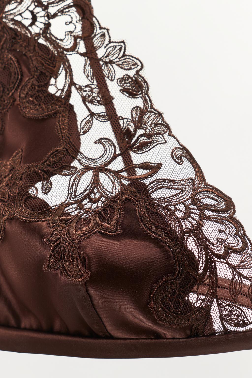 АТЛАСНЫЙ БРАЛЕТТ С ТРЕУГОЛЬНЫМИ ЧАШКАМИ И КРУЖЕВОМ