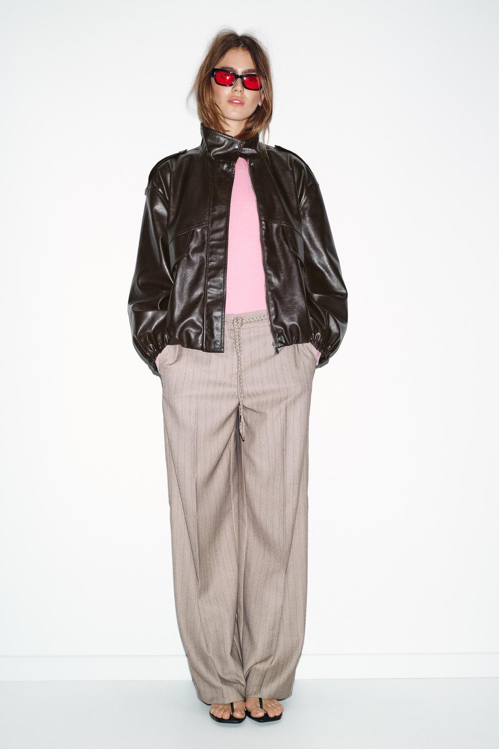 БРЮКИ В ЕЛОЧКУ С ПЛЕТЕНЫМ ПОЯСОМ