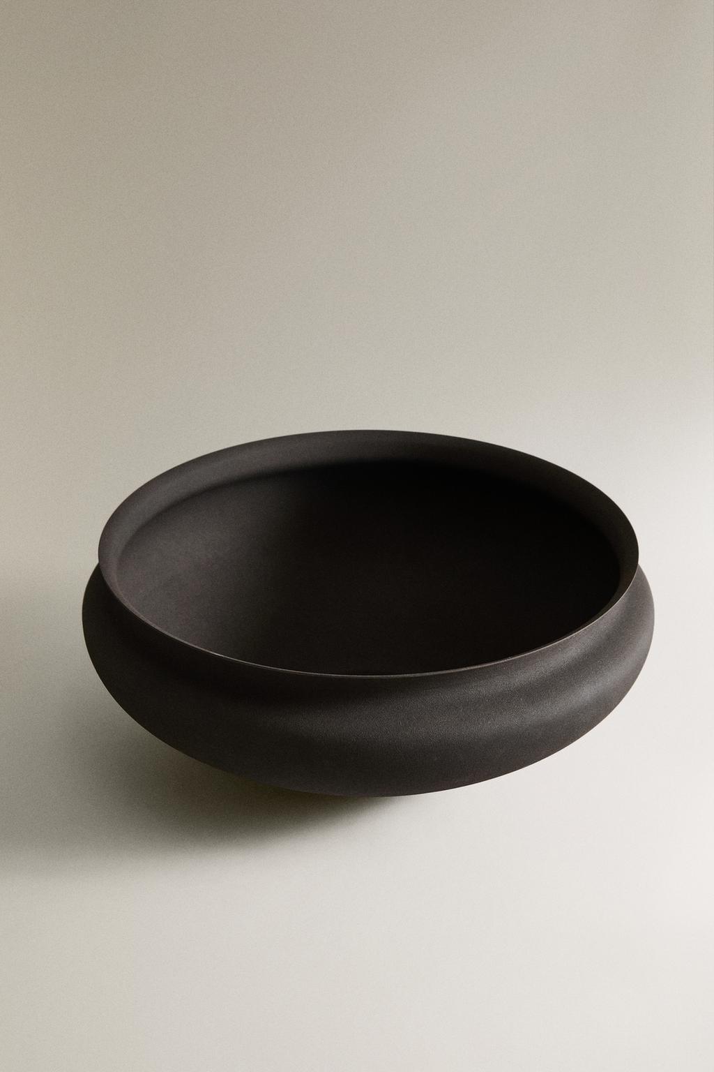 Низкий металлический горшок