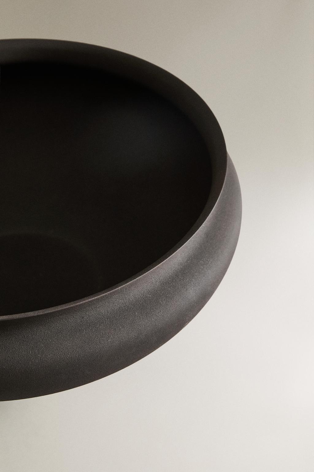 Низкий металлический горшок